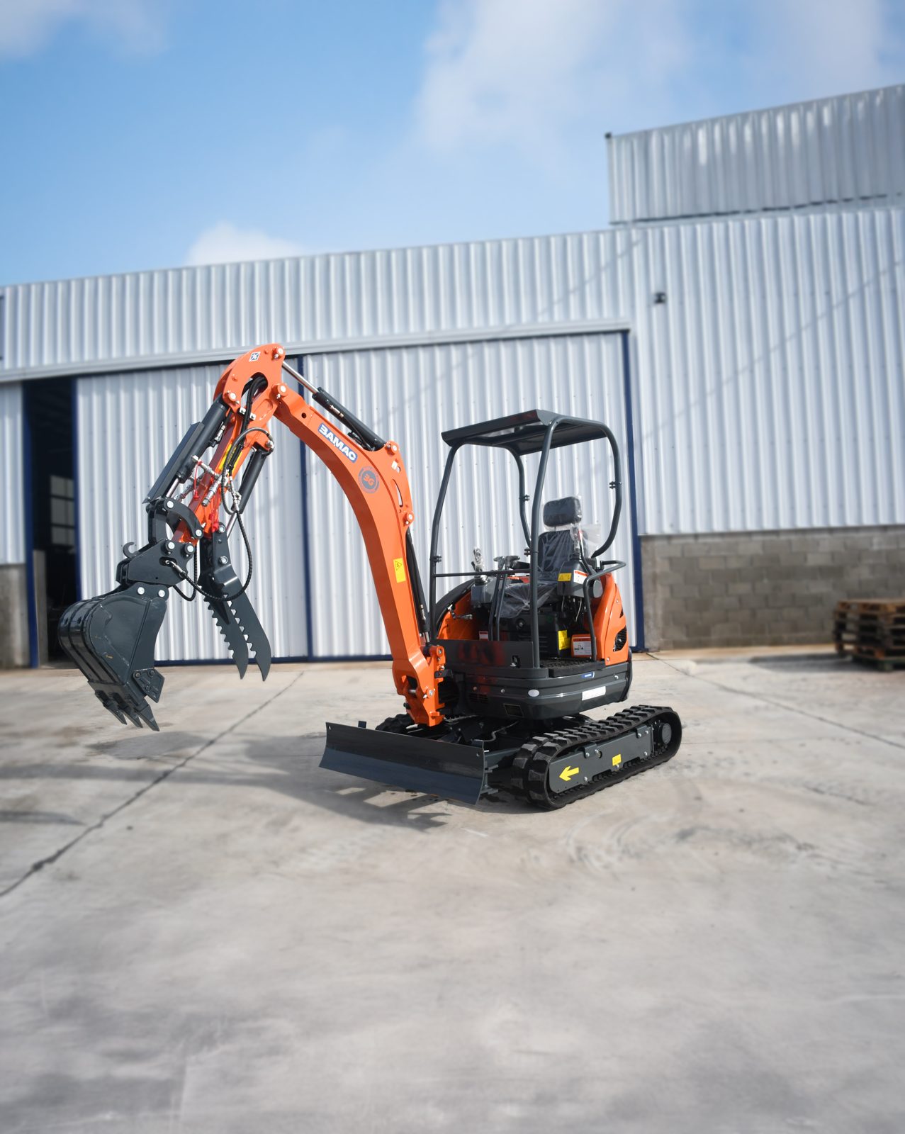 Excavadora BAMAC BEX25SR